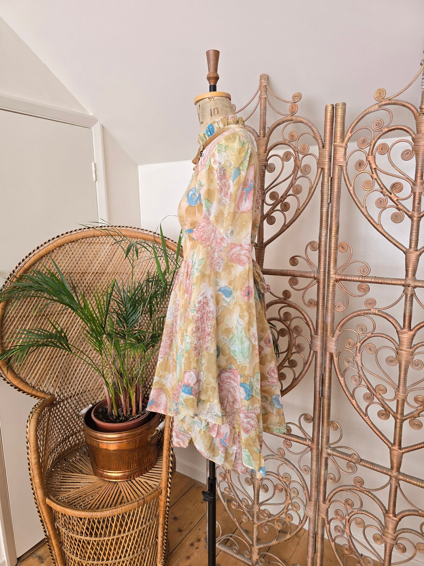 Vintage angel sleeves dress