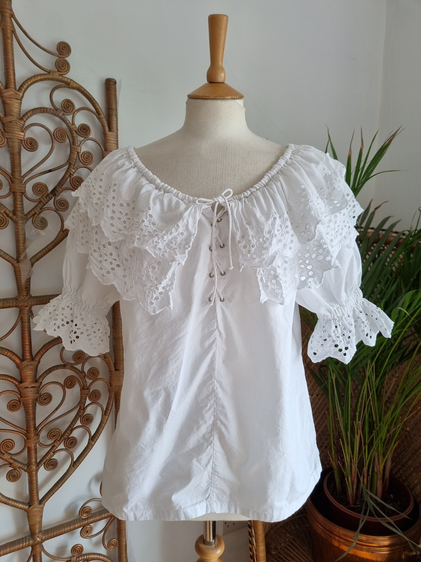 Vintage embroidery anglaise prairie blouse
