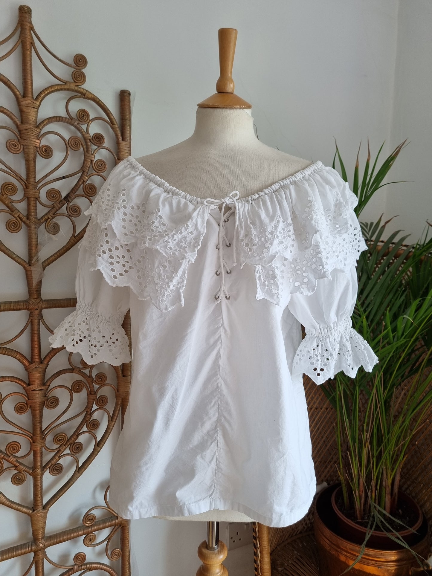Vintage embroidery anglaise prairie blouse