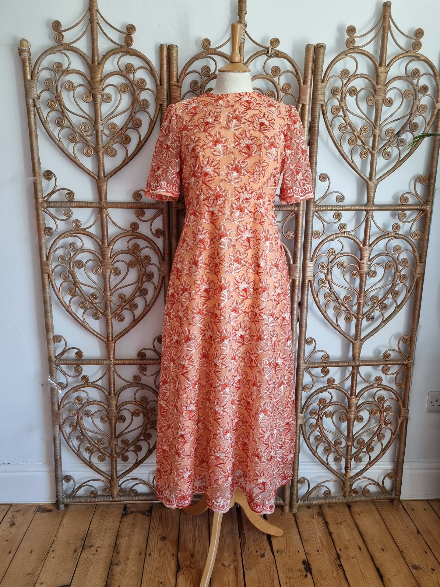 Vintage lace embroidered dress M