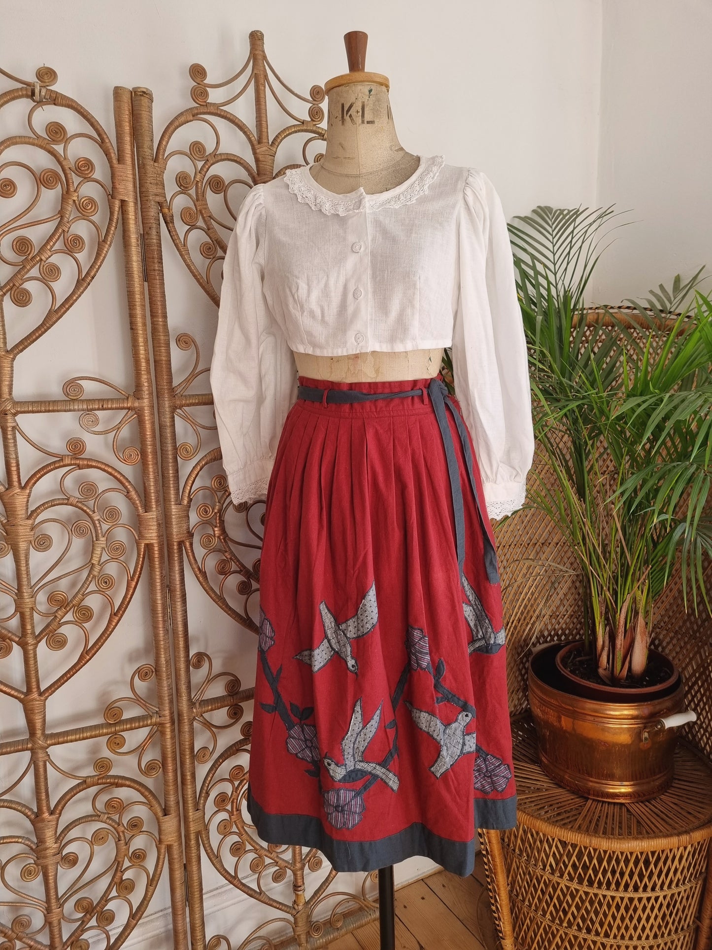 Vintage bird cotton skirt two sizes w 26" 28"