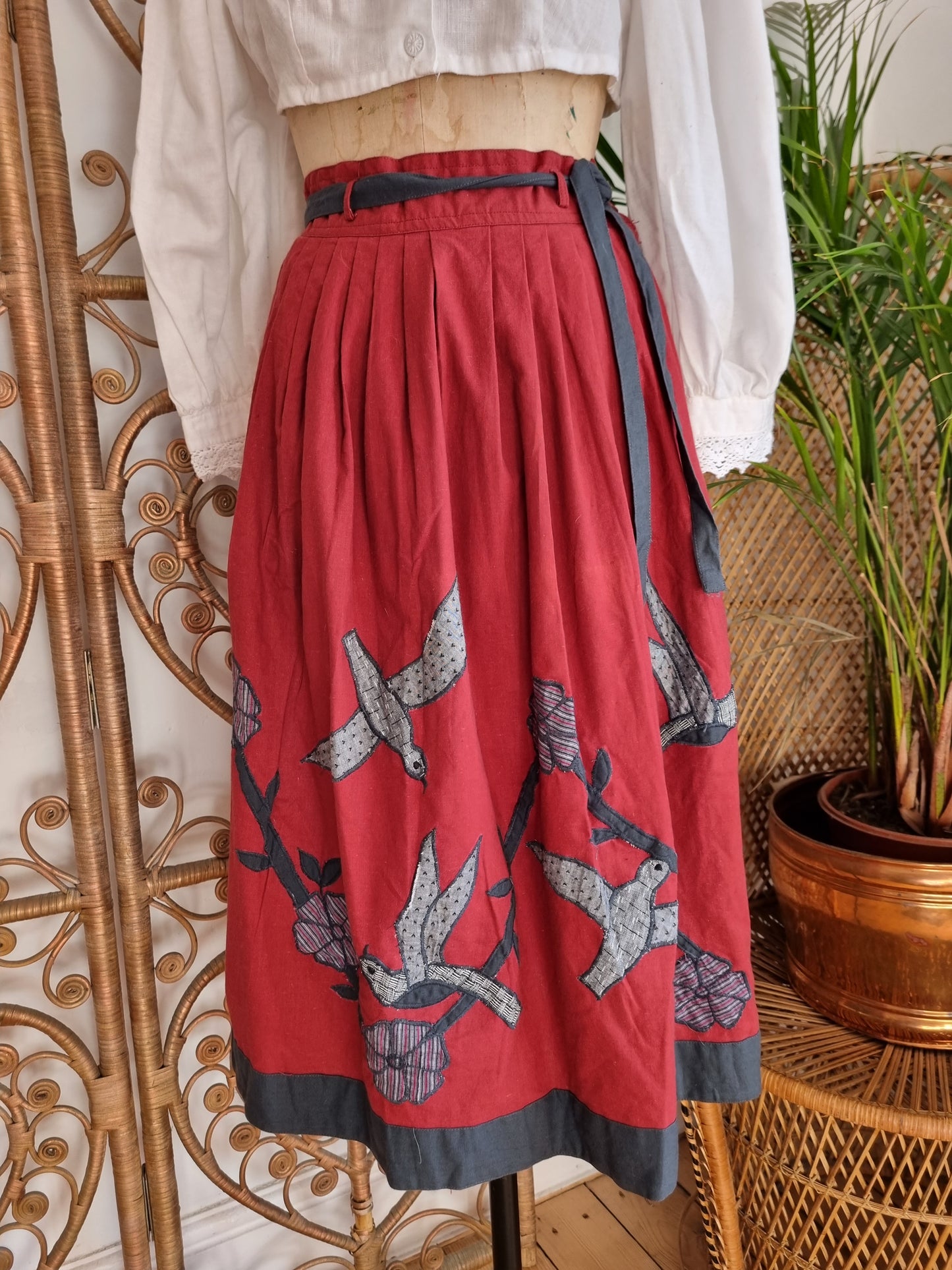 Vintage bird cotton skirt two sizes w 26" 28"