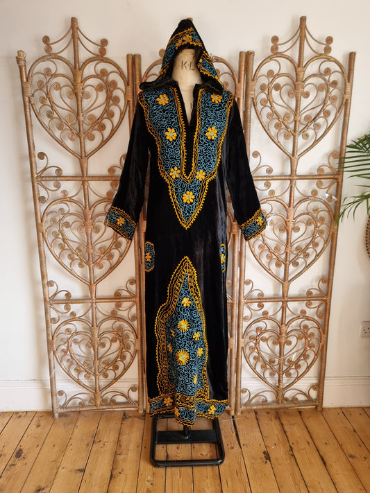 Vintage embroidered velvet Indian kaftan dress S