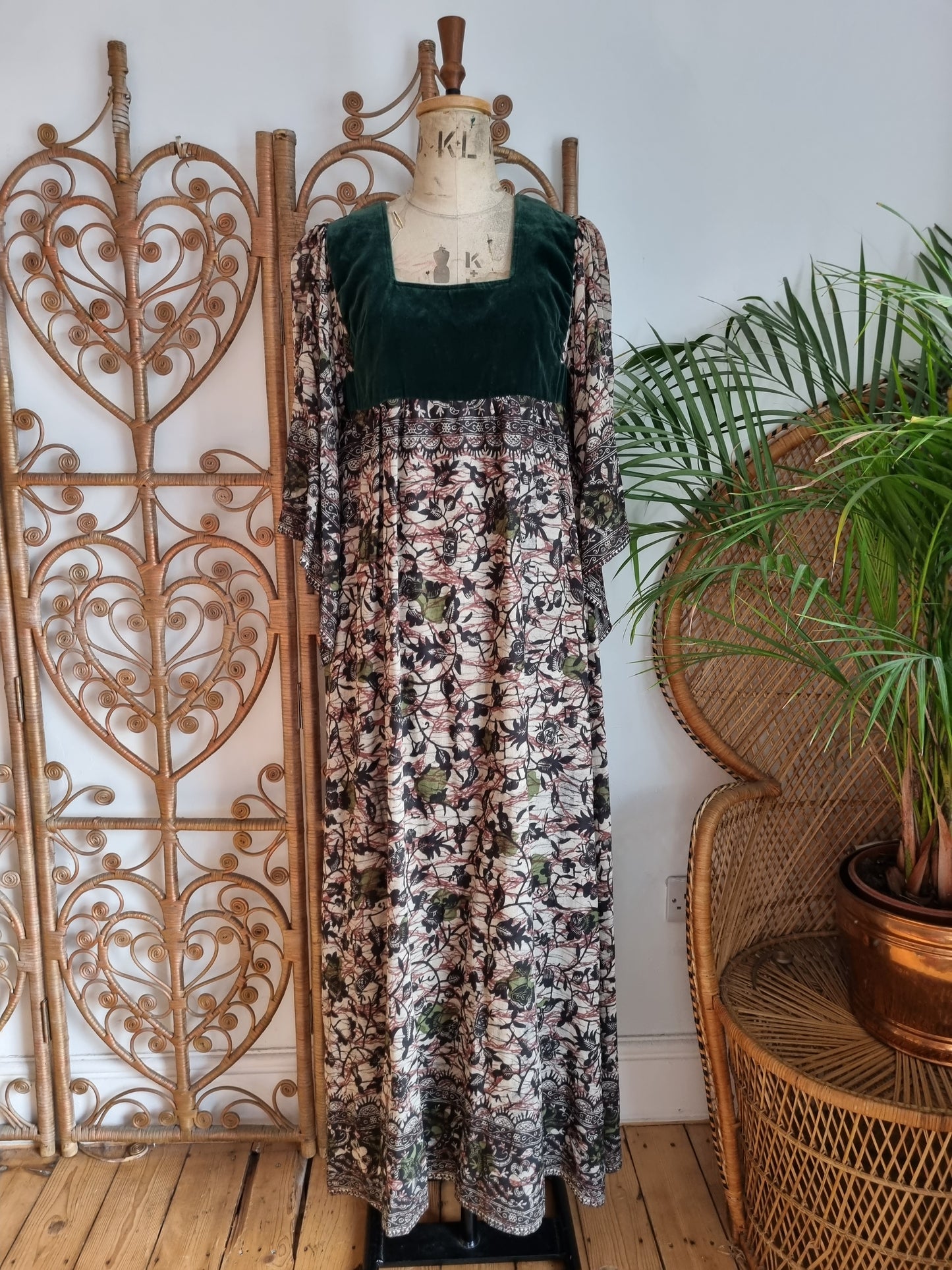 Vintage Vivien Smith 70s dress