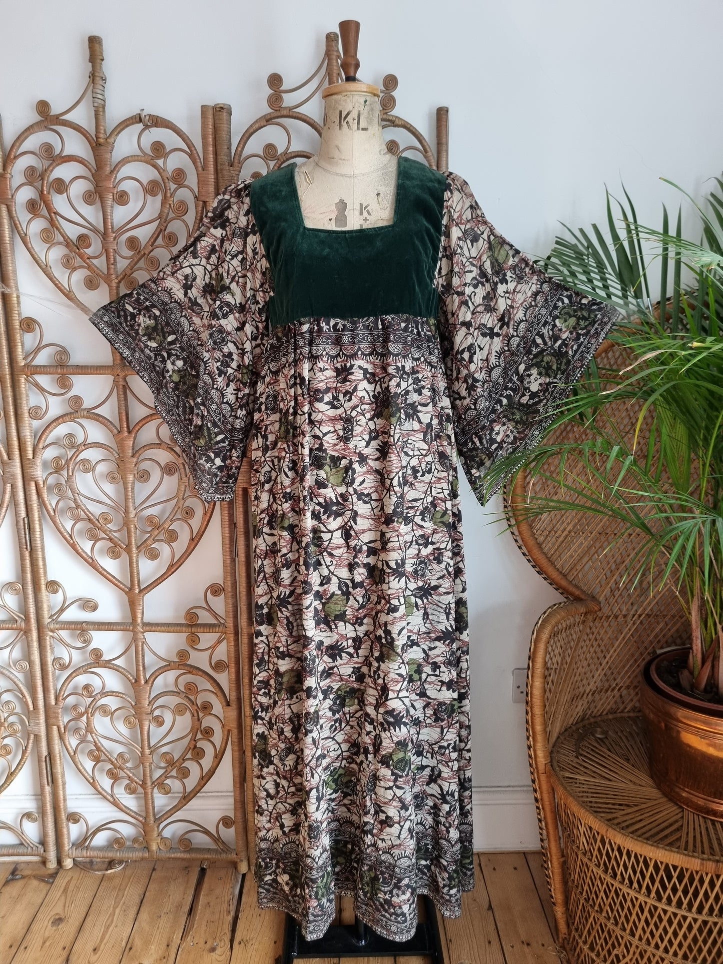 Vintage Vivien Smith 70s dress