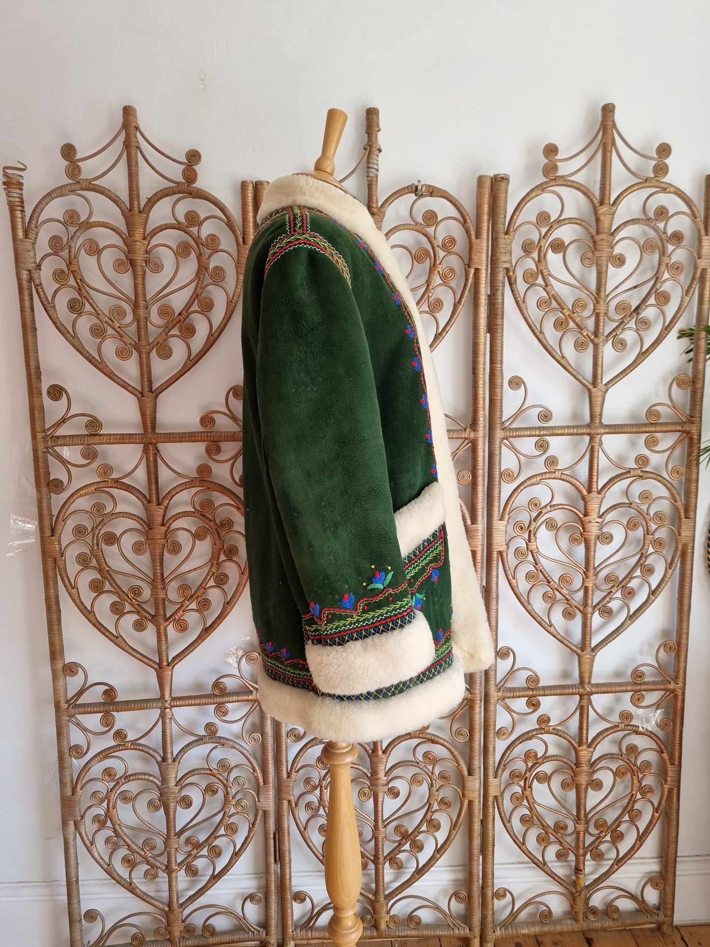 Vintage green embroidered Polish coat M