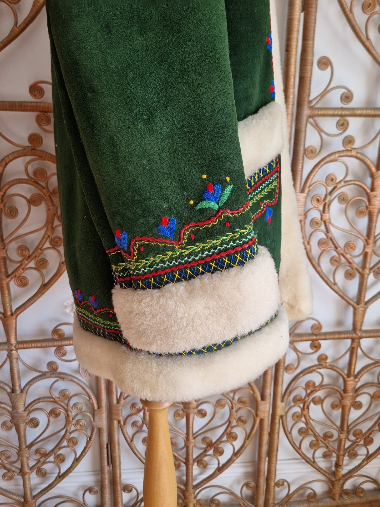 Vintage green embroidered Polish coat M